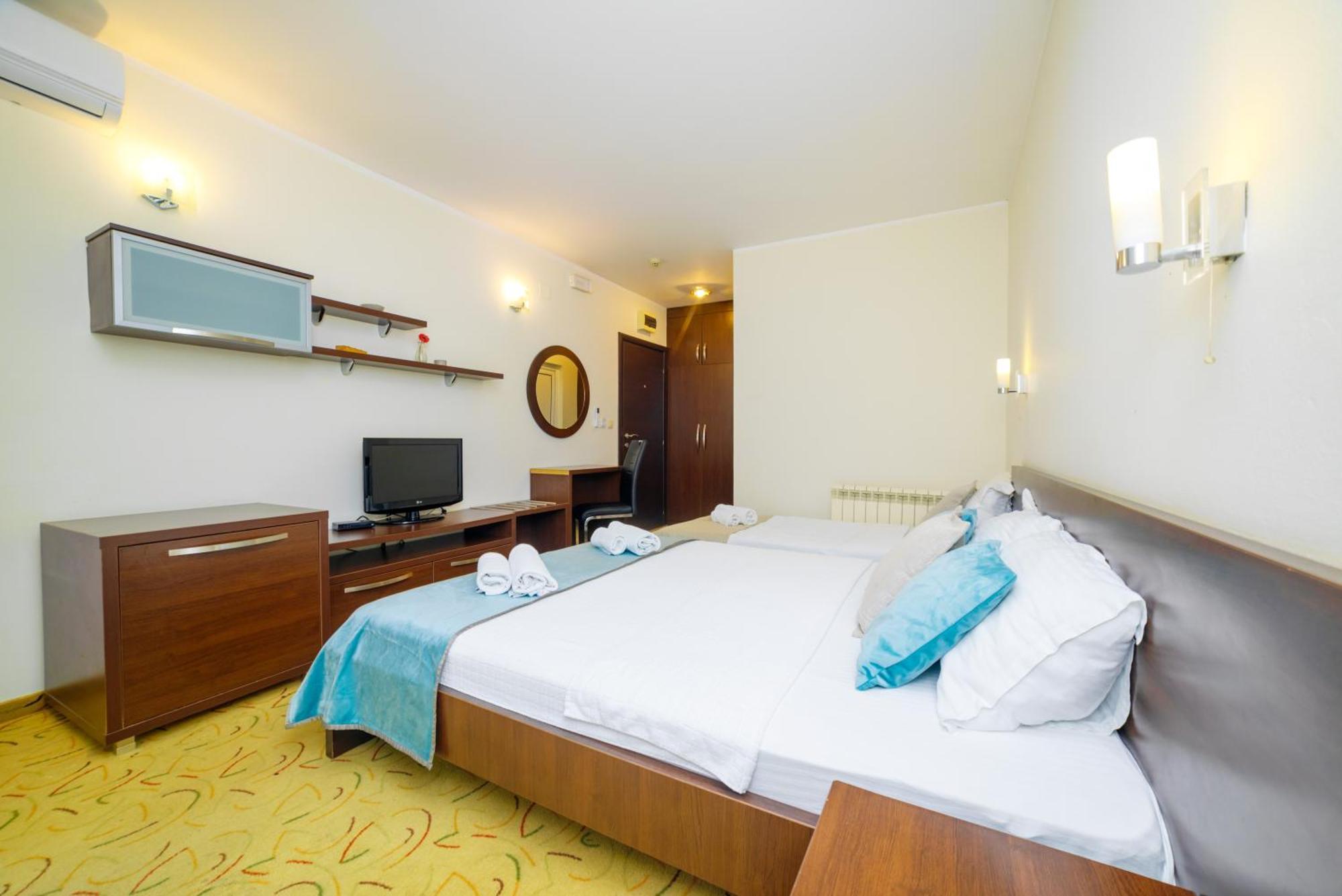 Hotel Odissey Jaz Budva Bagian luar foto