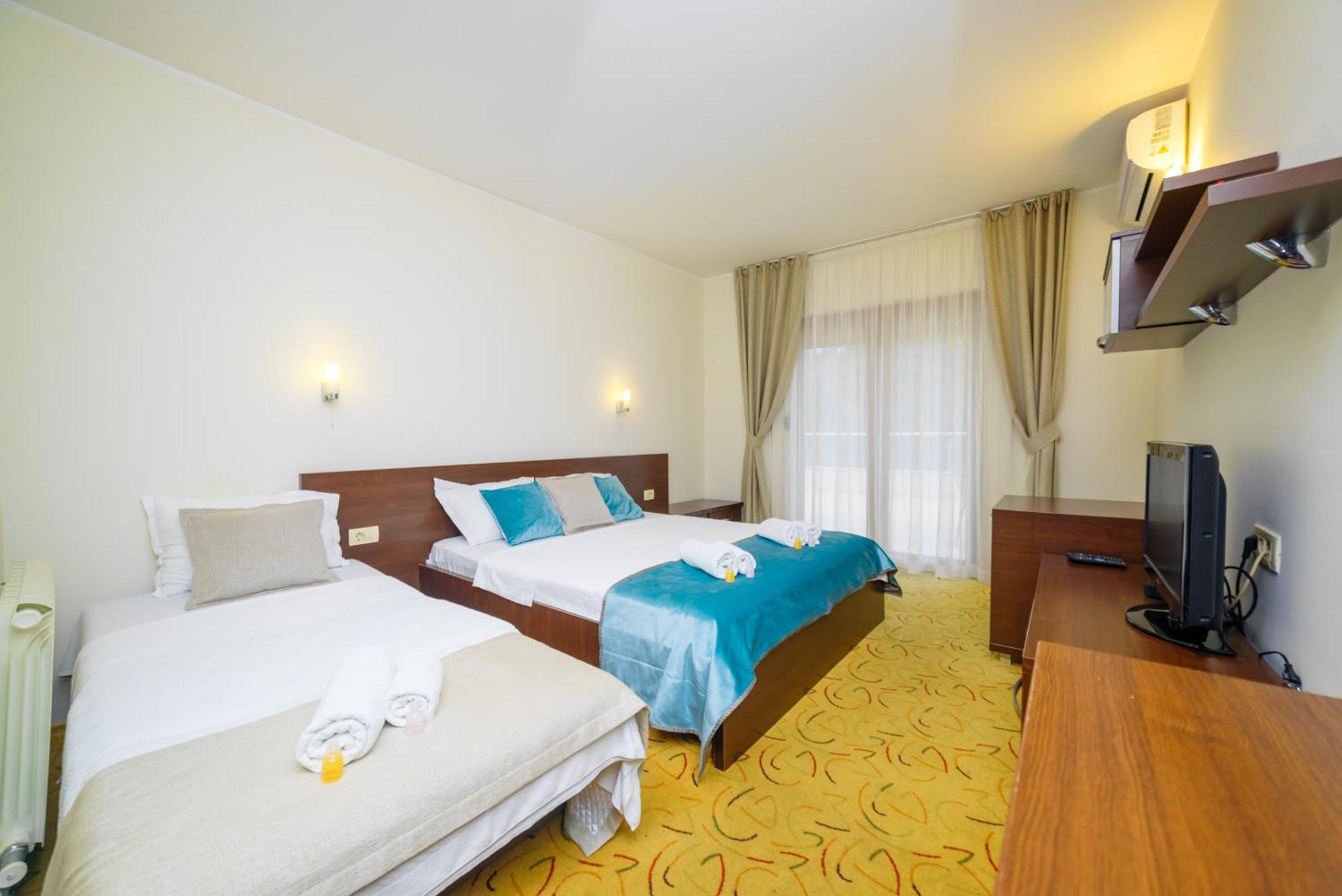 Hotel Odissey Jaz Budva Bagian luar foto