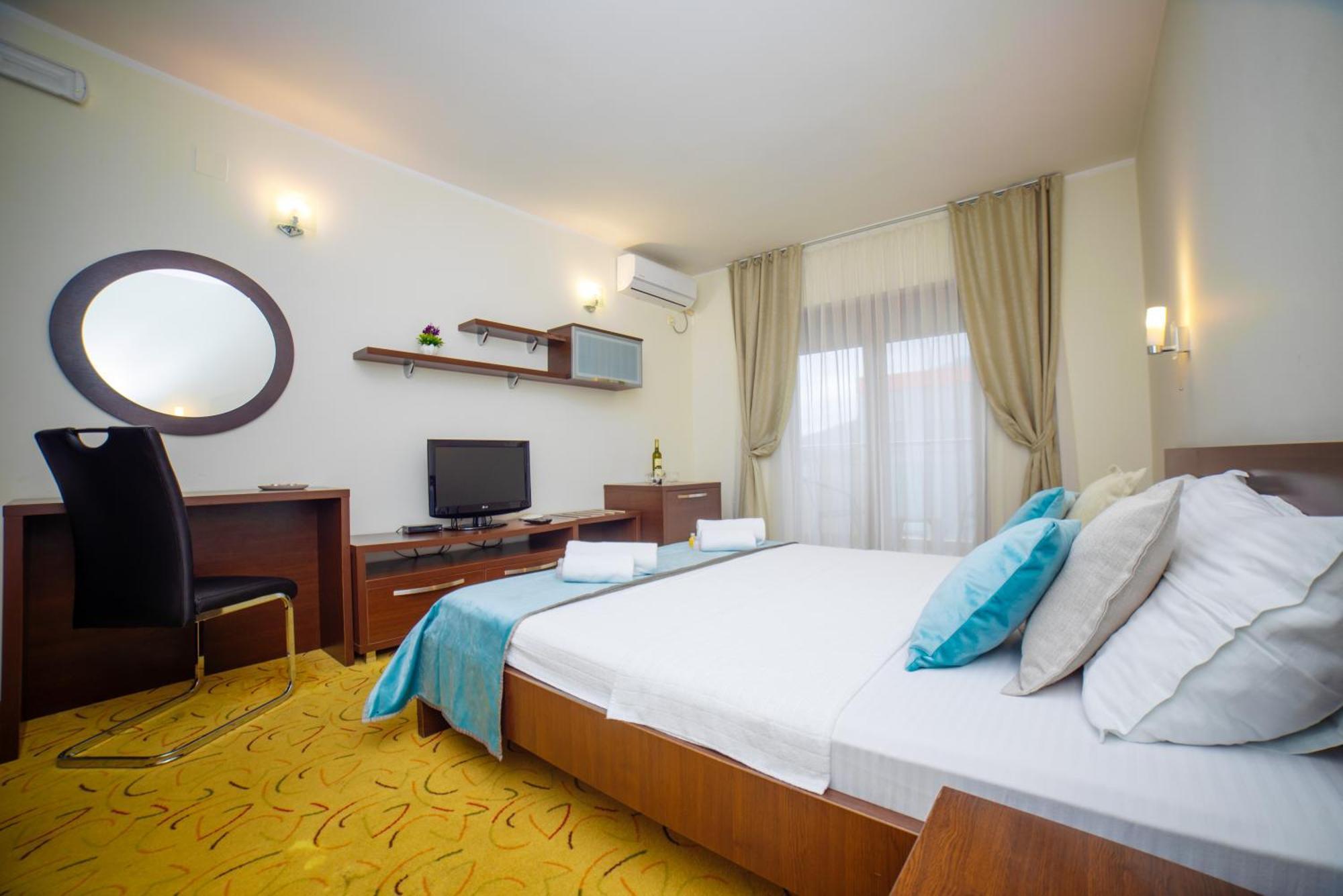 Hotel Odissey Jaz Budva Bagian luar foto